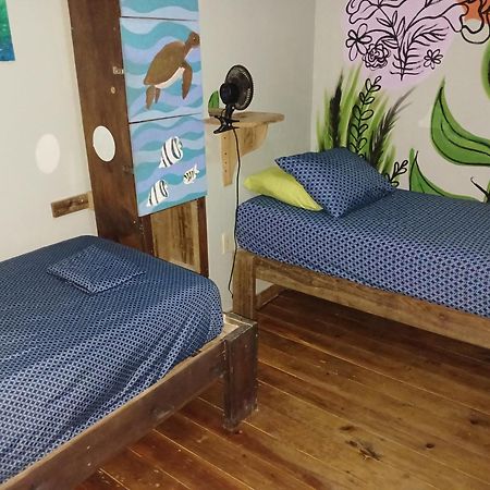 Roatan Backpackers' Hostel Sandy Bay Esterno foto