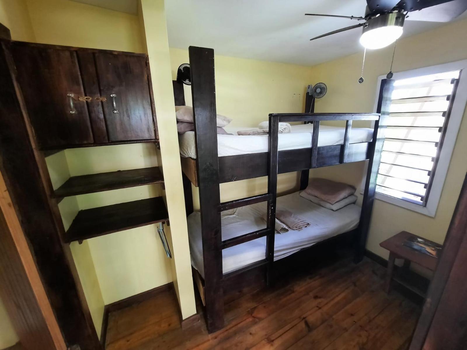 Roatan Backpackers' Hostel Sandy Bay Esterno foto