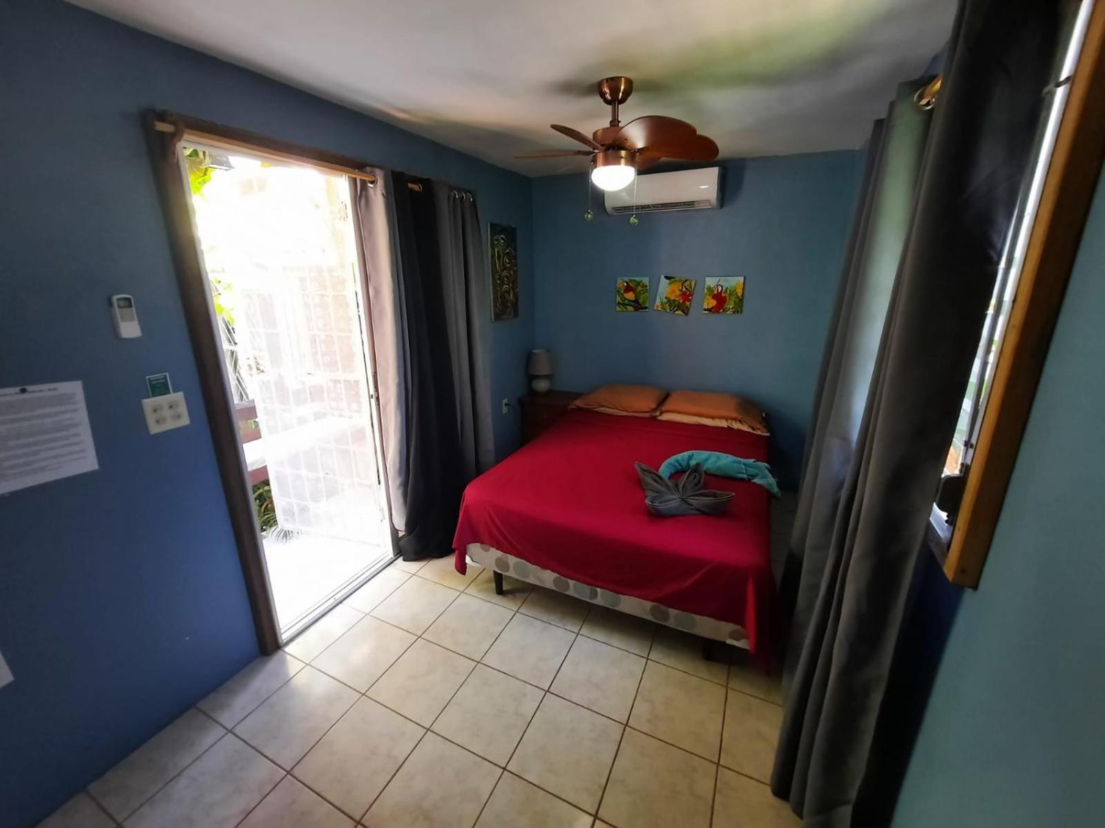 Roatan Backpackers' Hostel Sandy Bay Esterno foto