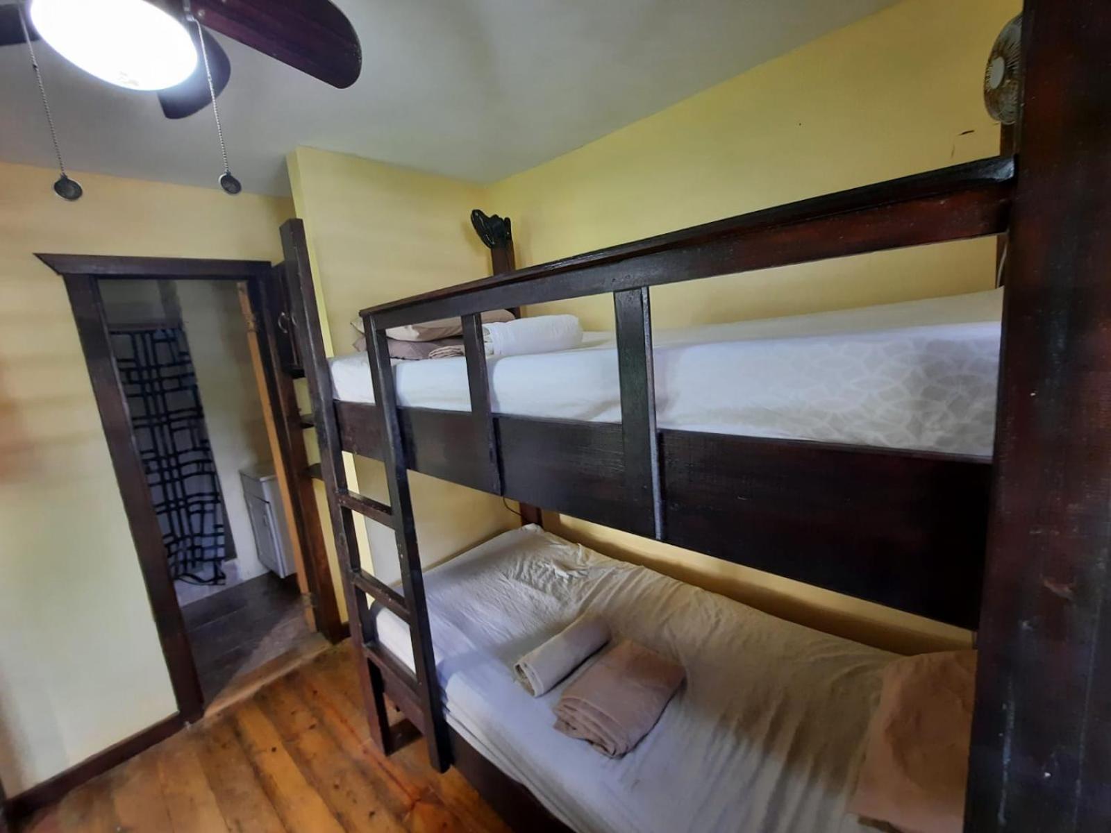 Roatan Backpackers' Hostel Sandy Bay Esterno foto
