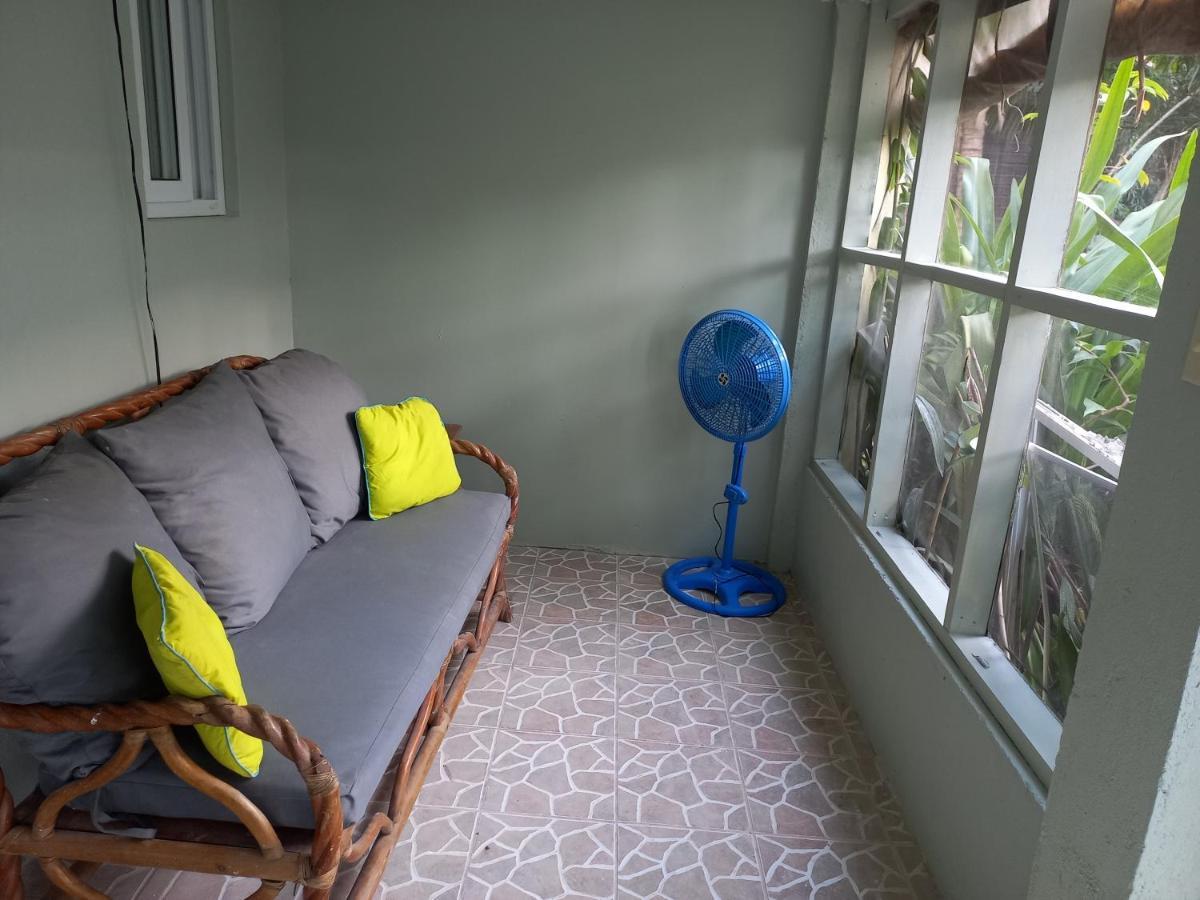 Roatan Backpackers' Hostel Sandy Bay Esterno foto