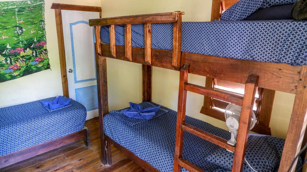Roatan Backpackers' Hostel Sandy Bay Esterno foto