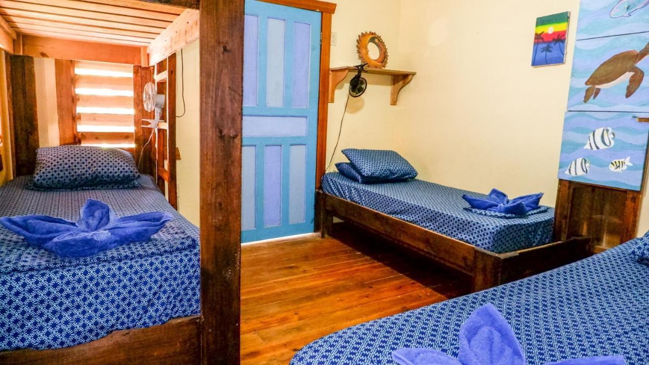 Roatan Backpackers' Hostel Sandy Bay Esterno foto
