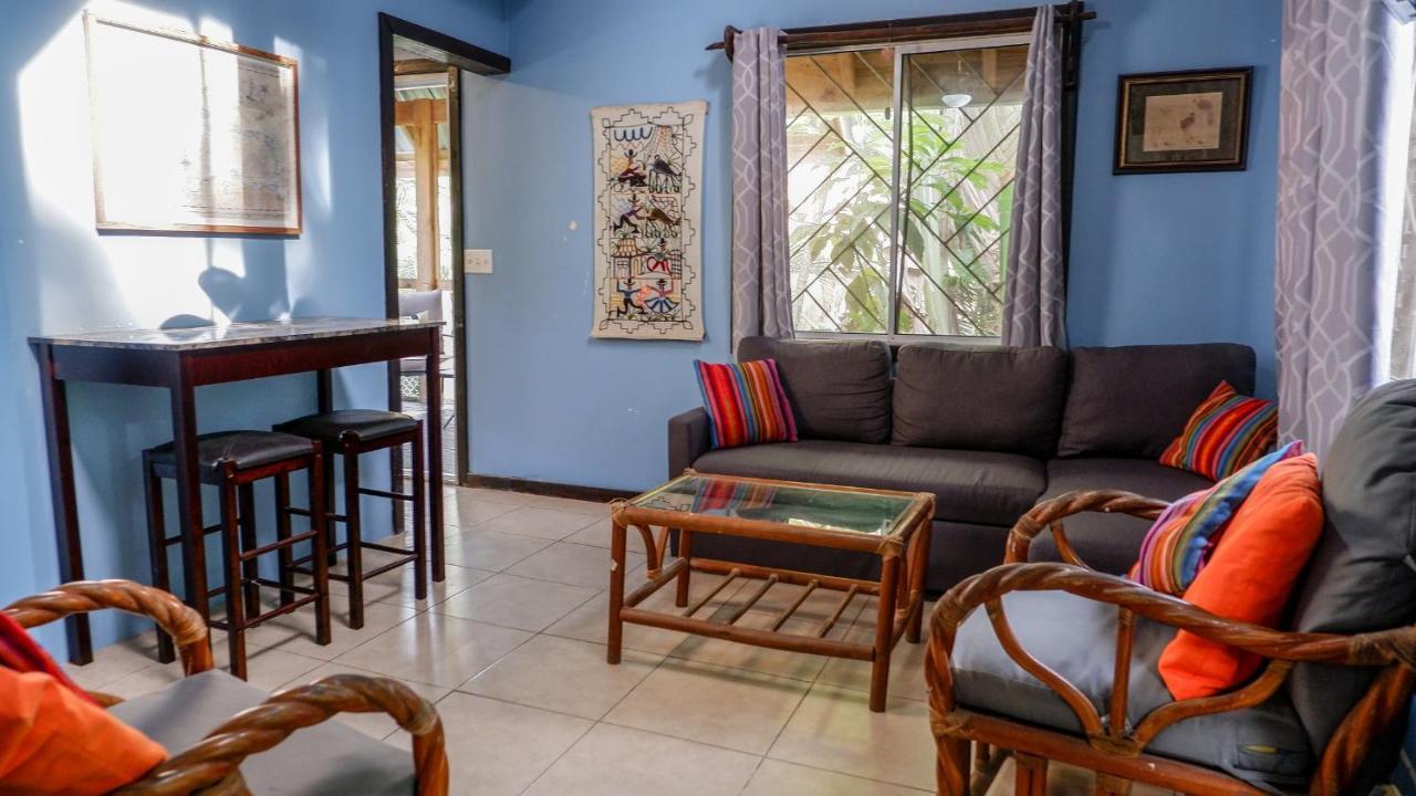 Roatan Backpackers' Hostel Sandy Bay Esterno foto