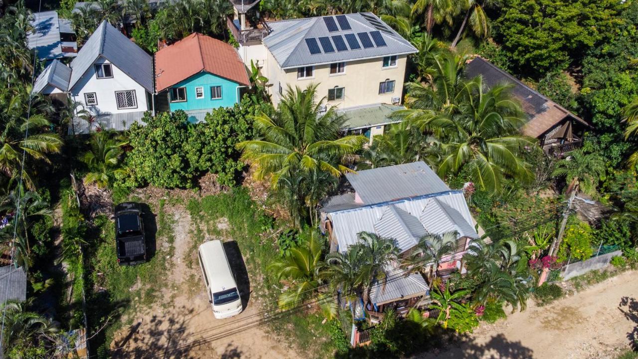 Roatan Backpackers' Hostel Sandy Bay Esterno foto