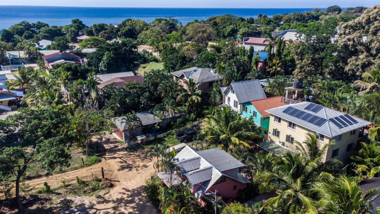 Roatan Backpackers' Hostel Sandy Bay Esterno foto