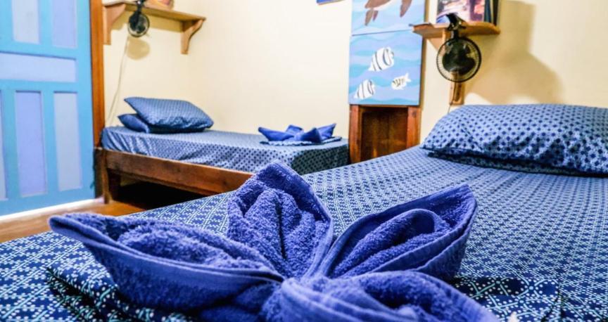 Roatan Backpackers' Hostel Sandy Bay Esterno foto