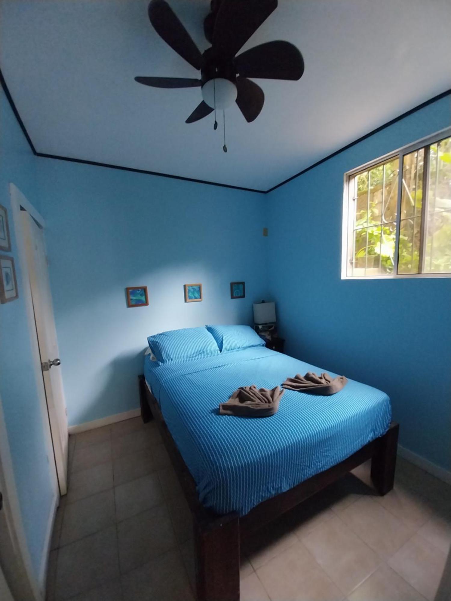 Roatan Backpackers' Hostel Sandy Bay Esterno foto