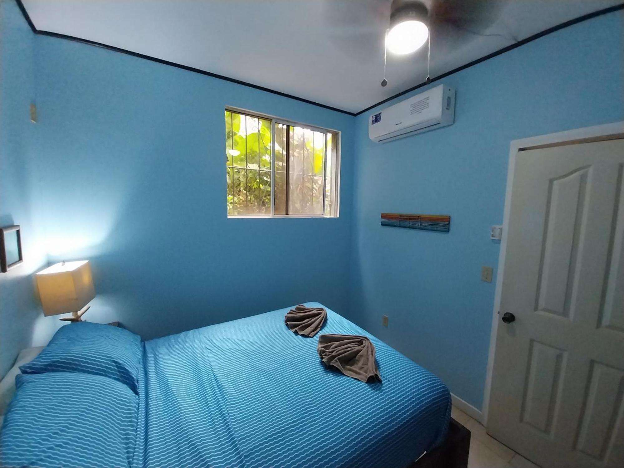 Roatan Backpackers' Hostel Sandy Bay Esterno foto