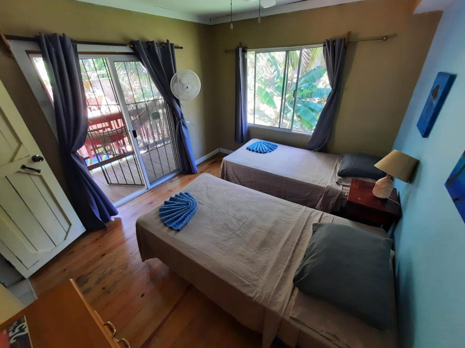 Roatan Backpackers' Hostel Sandy Bay Esterno foto