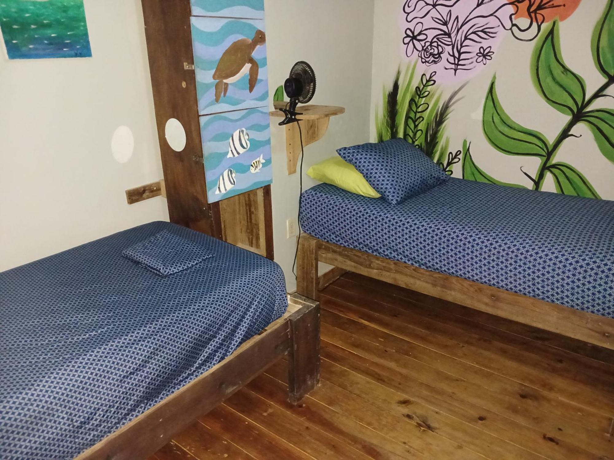 Roatan Backpackers' Hostel Sandy Bay Esterno foto