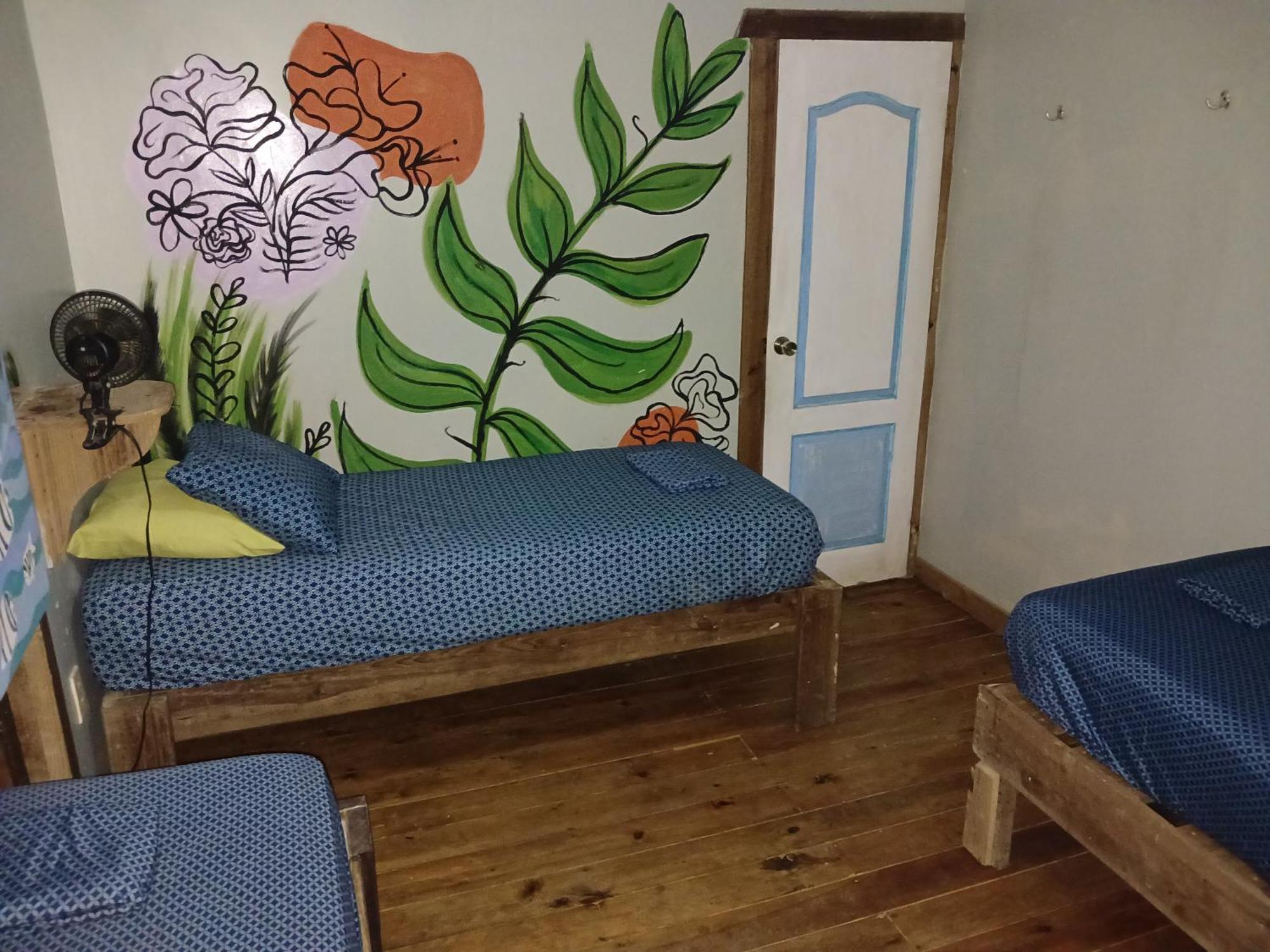 Roatan Backpackers' Hostel Sandy Bay Esterno foto