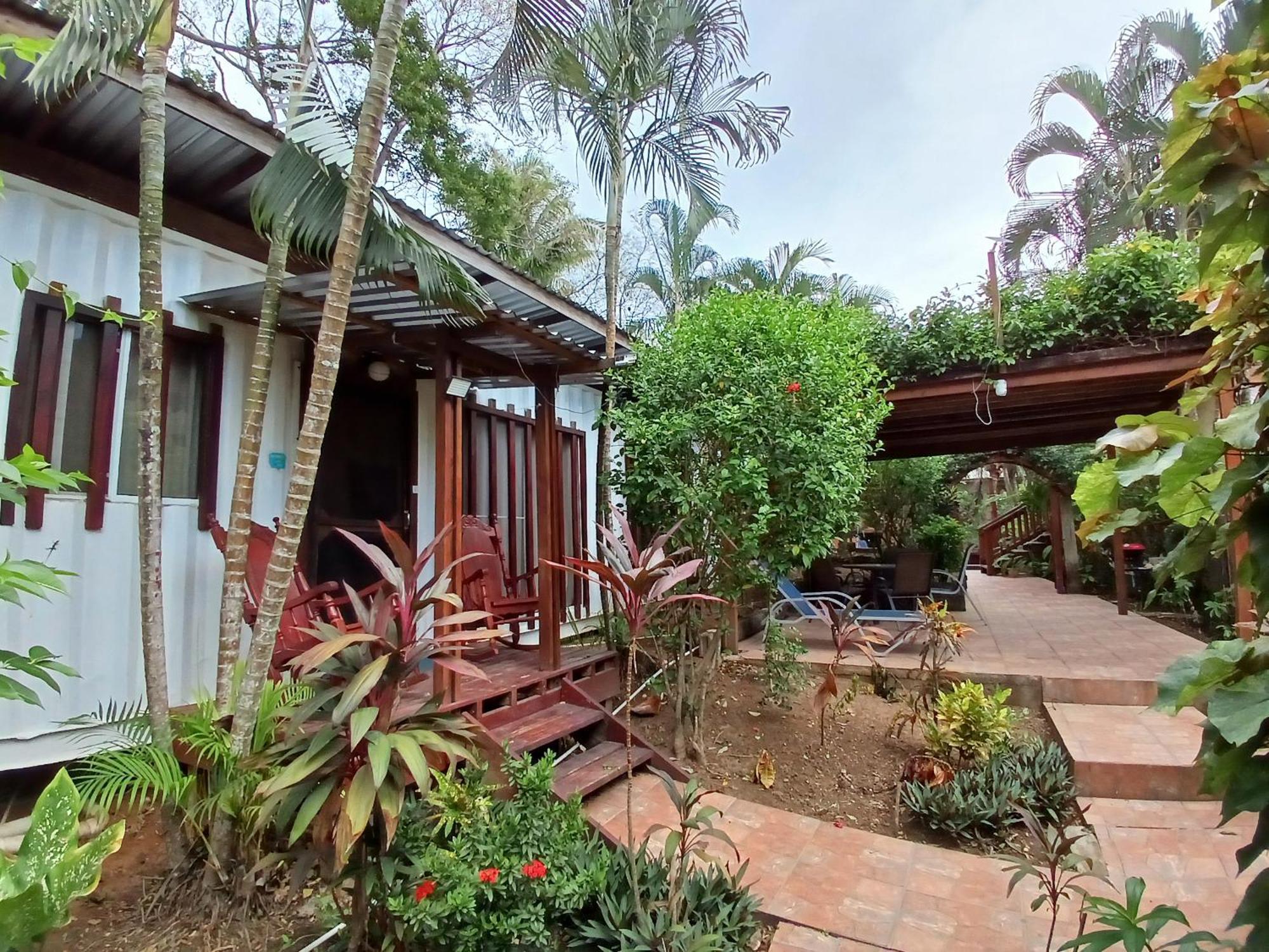 Roatan Backpackers' Hostel Sandy Bay Esterno foto