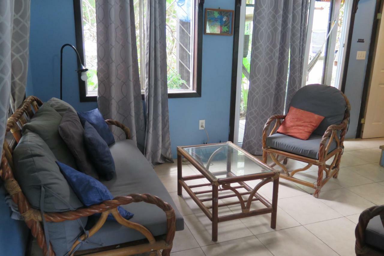 Roatan Backpackers' Hostel Sandy Bay Esterno foto