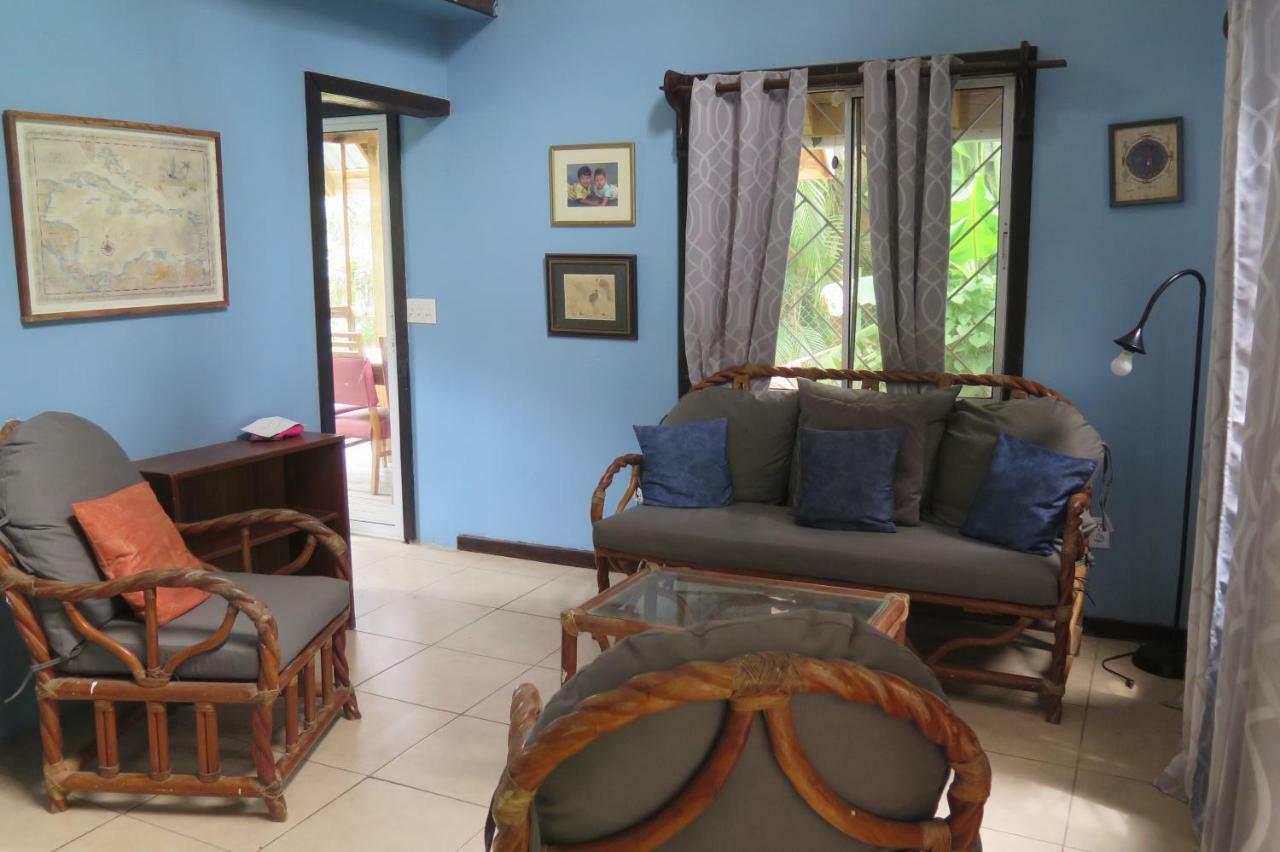Roatan Backpackers' Hostel Sandy Bay Esterno foto