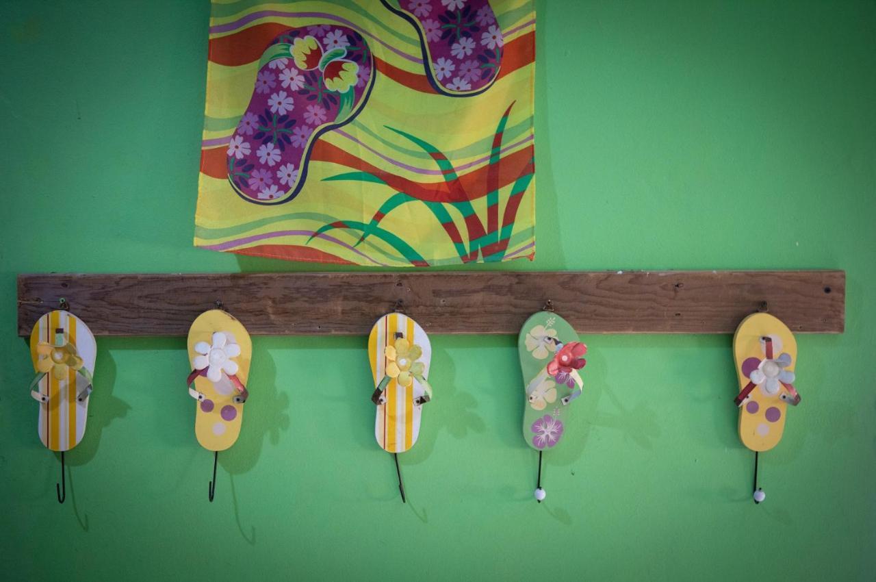 Roatan Backpackers' Hostel Sandy Bay Esterno foto