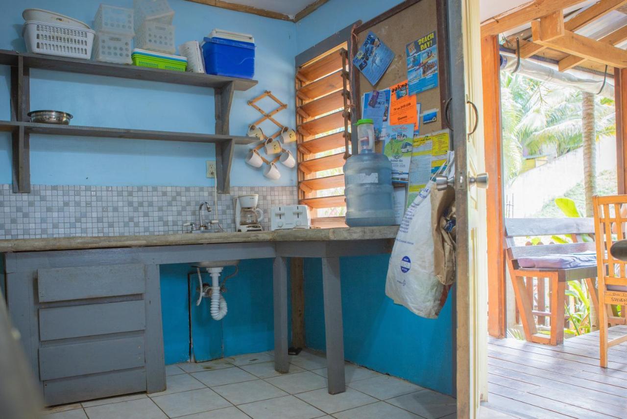 Roatan Backpackers' Hostel Sandy Bay Esterno foto