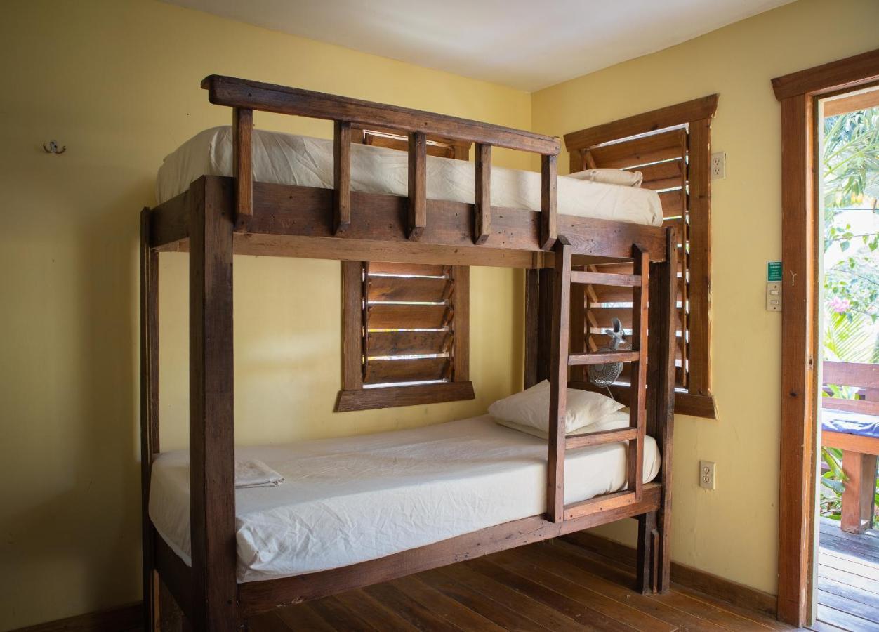 Roatan Backpackers' Hostel Sandy Bay Esterno foto