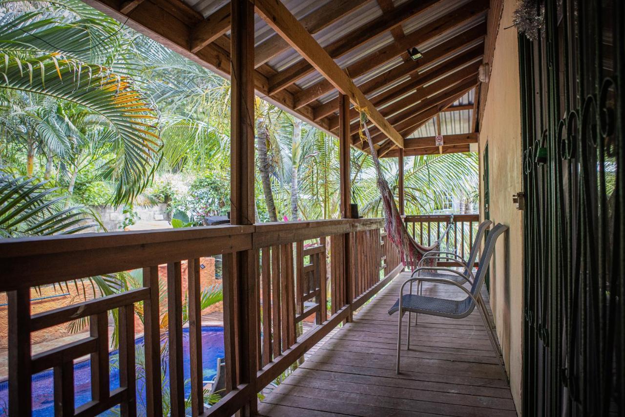 Roatan Backpackers' Hostel Sandy Bay Esterno foto